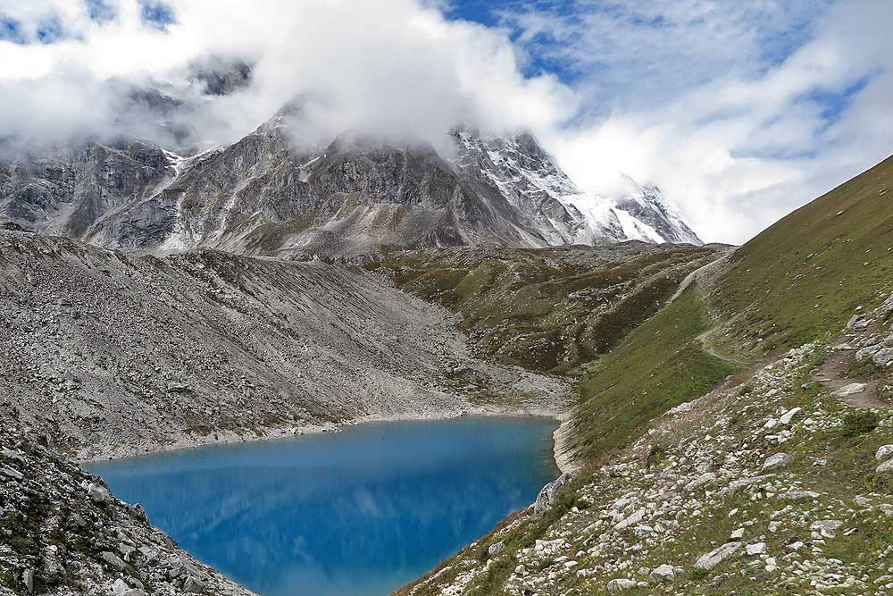MANASLU TREKKING